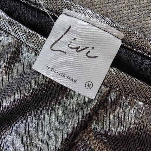 Livi By Olivia Rae Women's Silver Metallic One Shoulder Top Size M - Picture 6 of 6